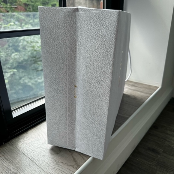 Dior White Shopping Bag with Gold Logo - Picture 7 of 11